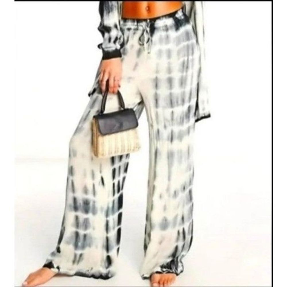 Ladies Tie dyed wide-leg White and Black Women Pants sz xl